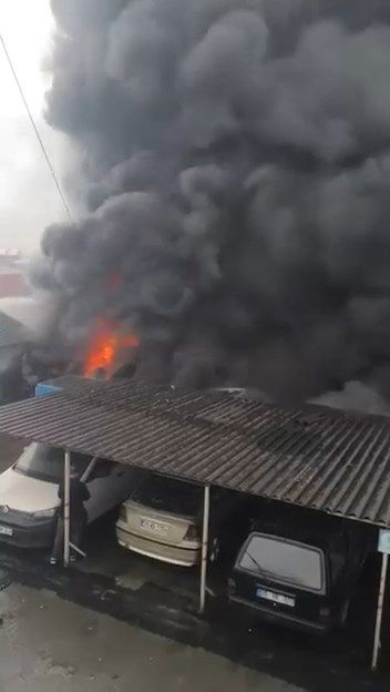 Bayrampaşa'da sanayi sitesinde yangın