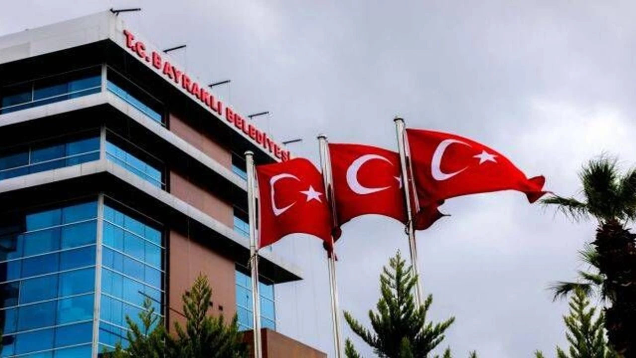 Bayraklı Belediyesi’ne operasyon: Eski belediye başkanı dahil 45 gözaltı