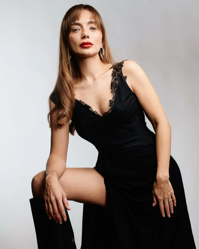 Damla Sönmez-1