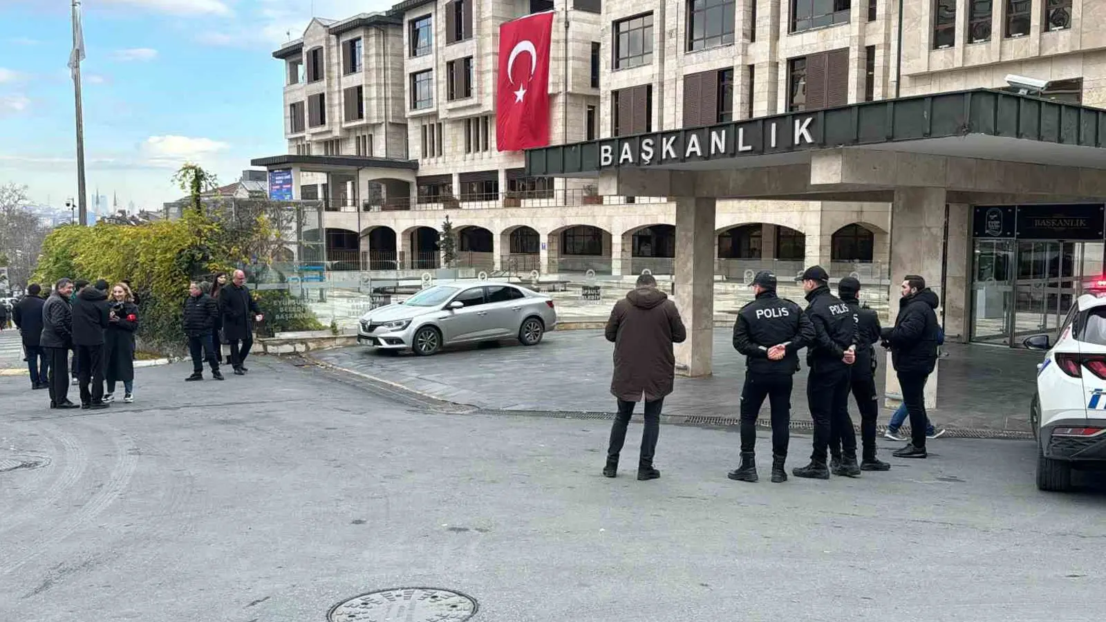 Eyüpsultan Belediyesi’ne operasyon: Belediye başkanı Mithat Özmen dahil 28 gözaltı!