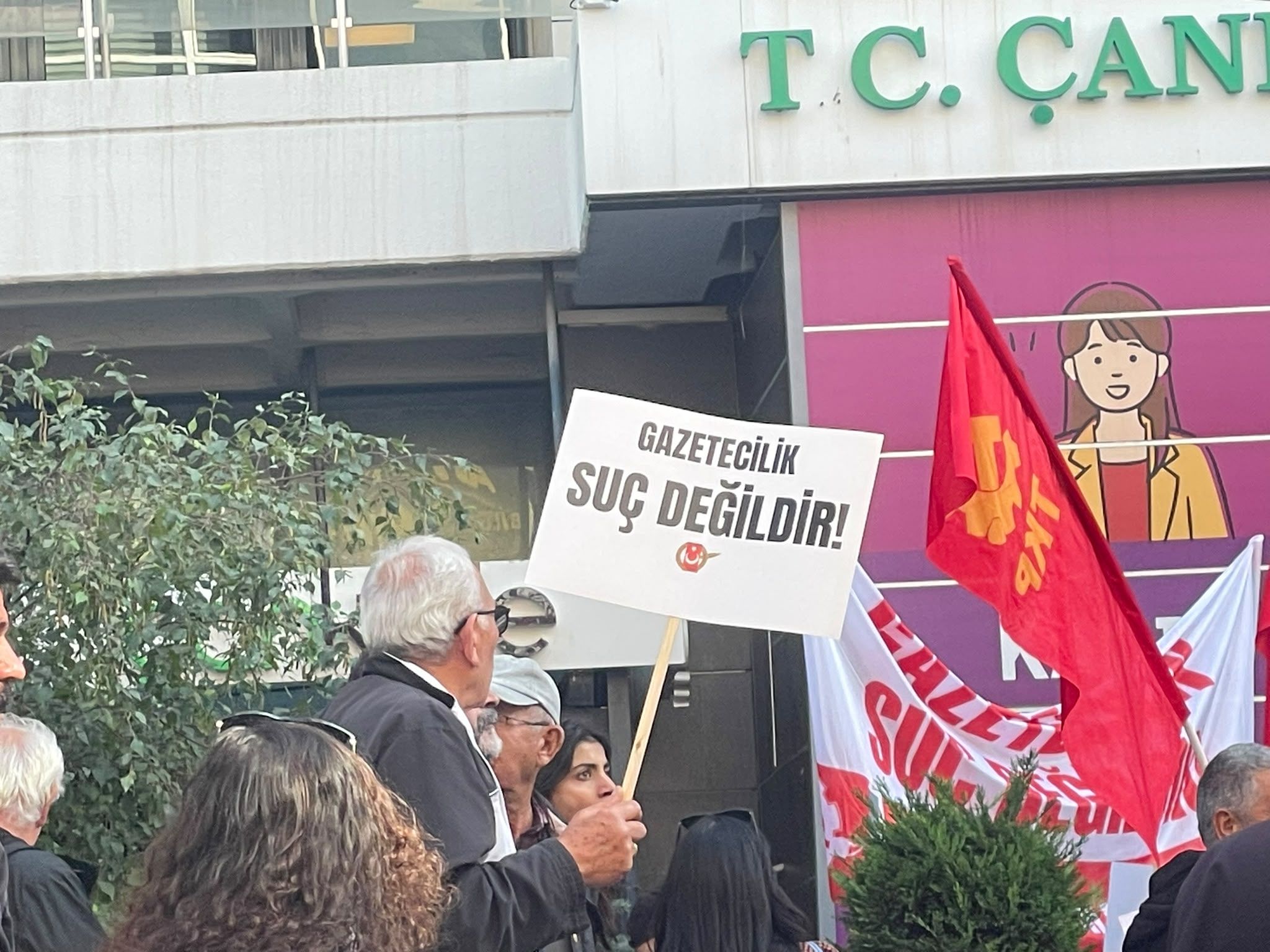 Gazeteciler Ankarada Sokakta