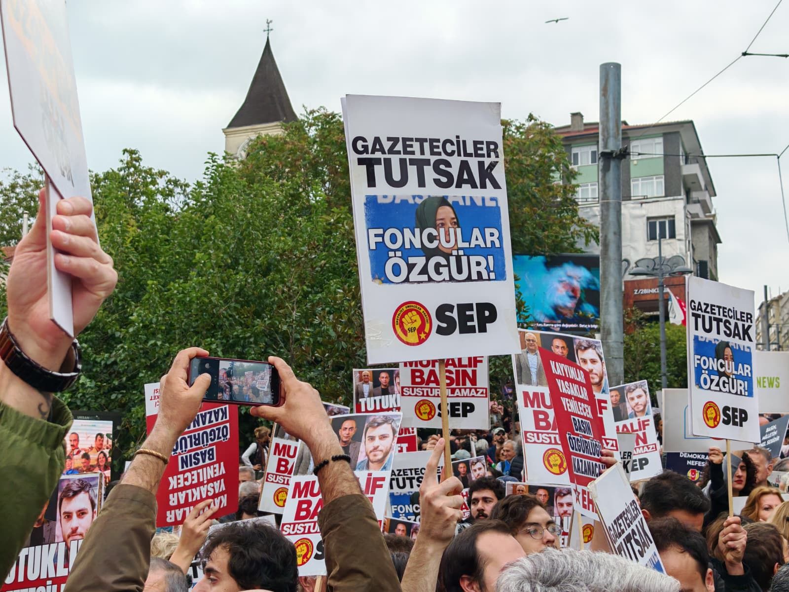 Gazeteciler Sokakta