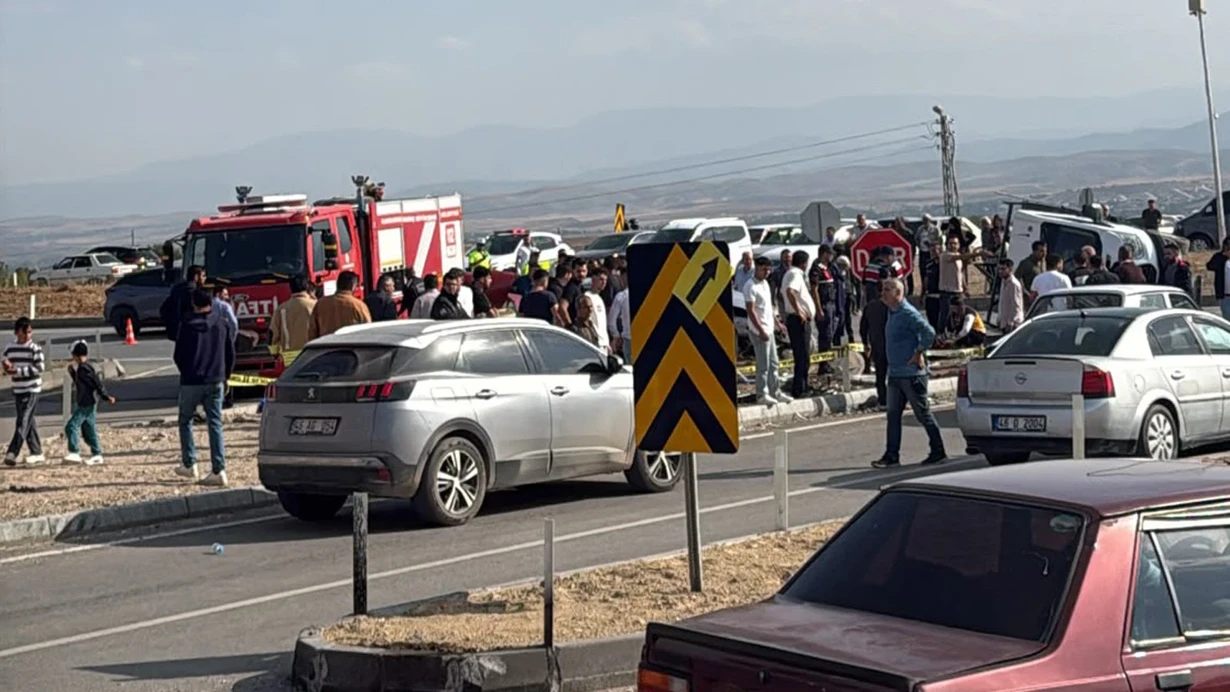 MHP’li milletvekilinin konvoyunda kaza: 1 ölü, 4 yaralı