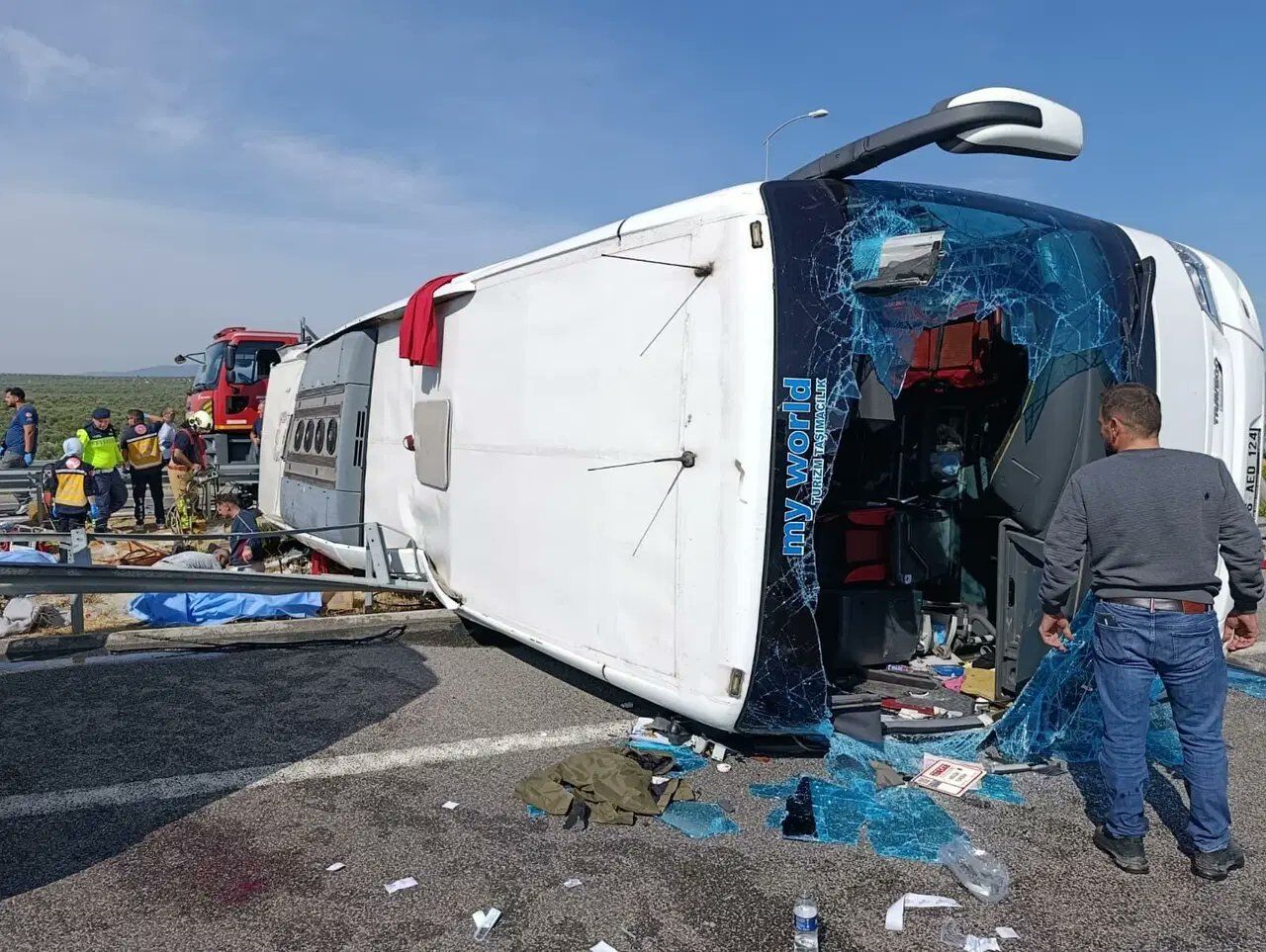 Manisa'da tır ve yolcu otobüsü çarpıştı: 11 kişi hayatını kaybetti!
