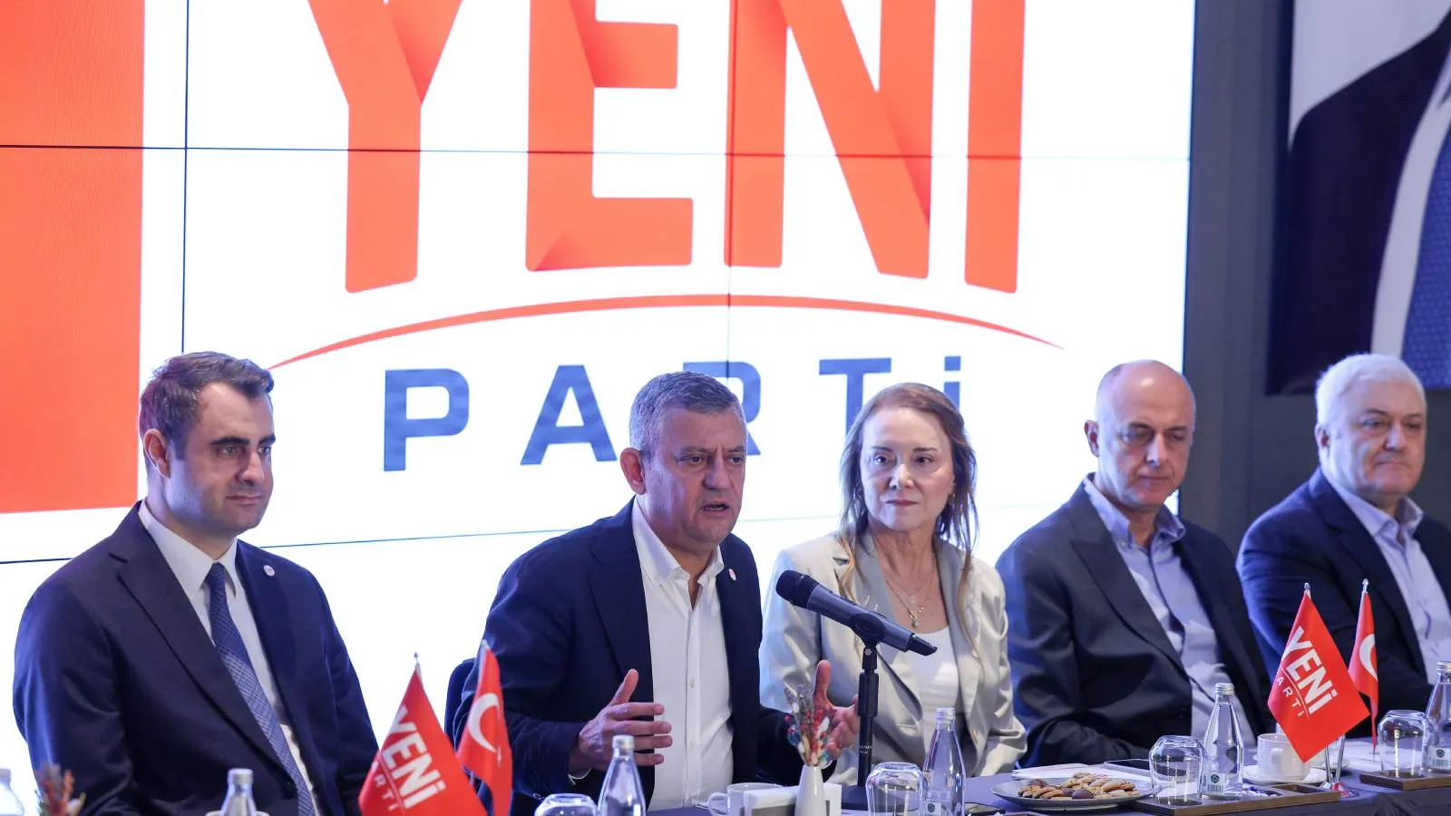 Özgür Özel, Cemil Tugay’ın AK Parti’ye geçişinin ardından İzmir’de