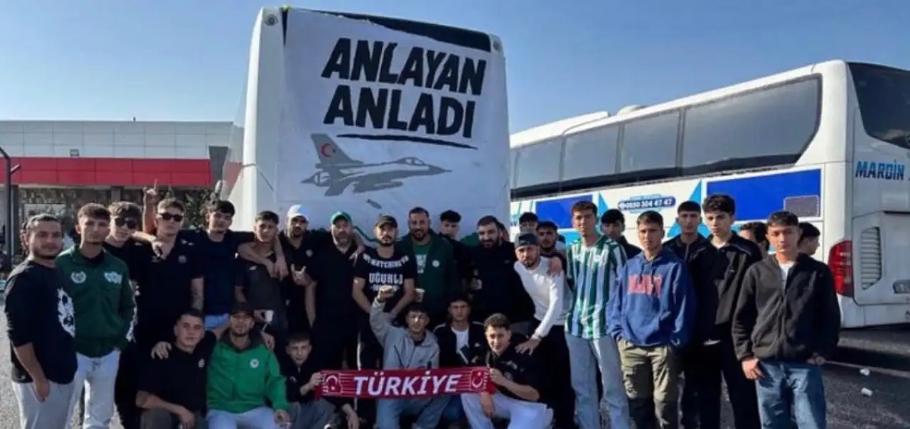 Konyaspor taraftarından Amedspor deplasmanında tepki çeken pankart!