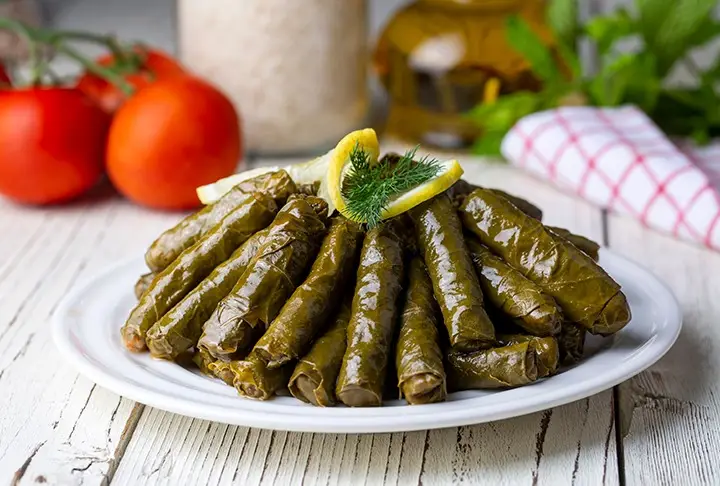Yaprak sarması yiyen 12 öğrenci hastaneye kaldırıldı!
